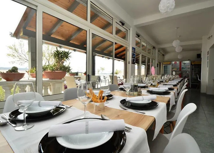 Konukevi Restoran Bartol 4*