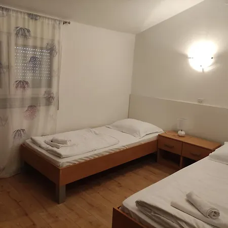 Casa de hóspedes Restoran Bartol 4*